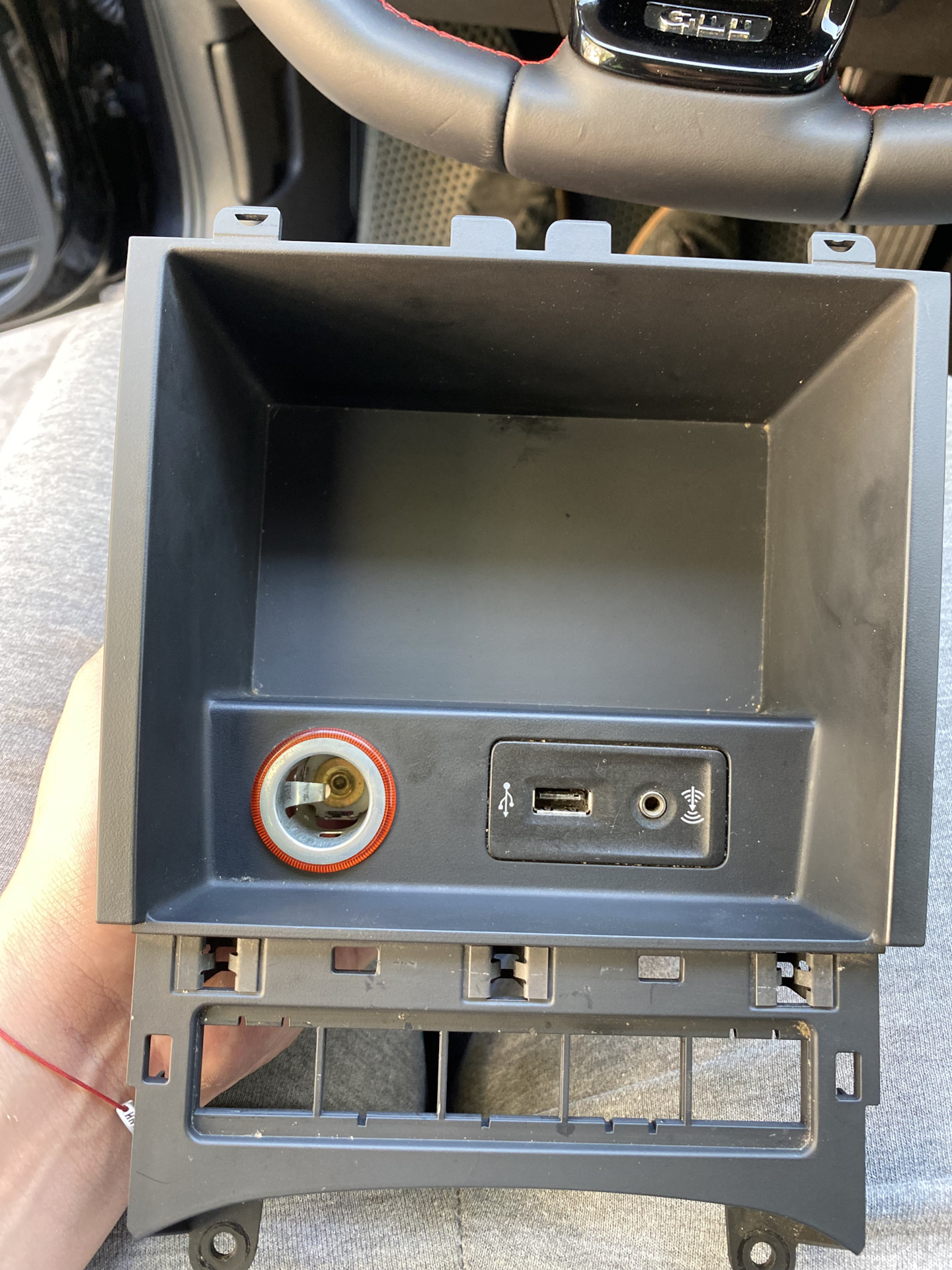 №14. Подсветка прикуривателя. — Volkswagen Jetta VI, 1,4 л, 2017 года ...