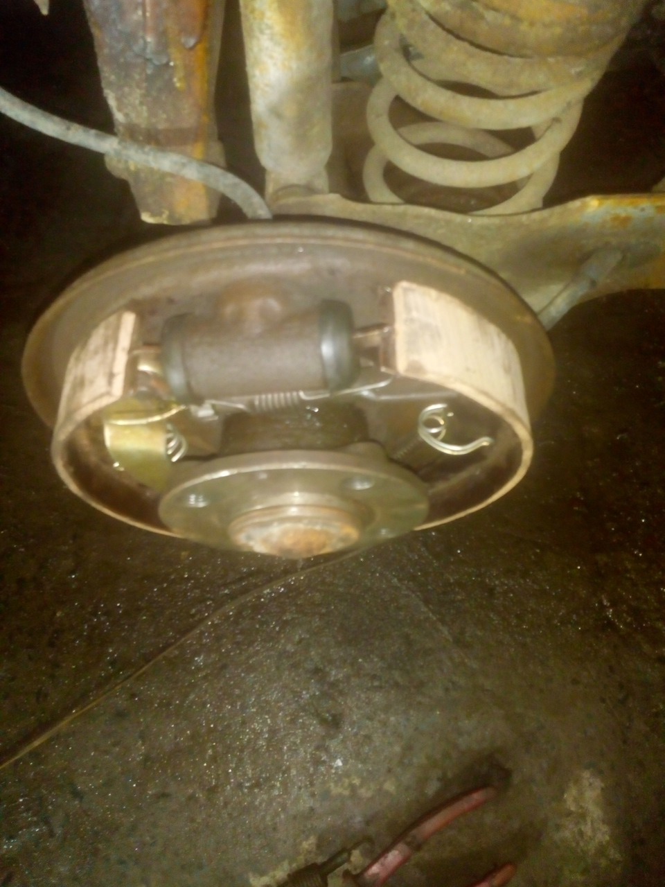 Ремонт задних тормозов — Москвич 2141, 1,5 л, 1991 года | своими руками ...