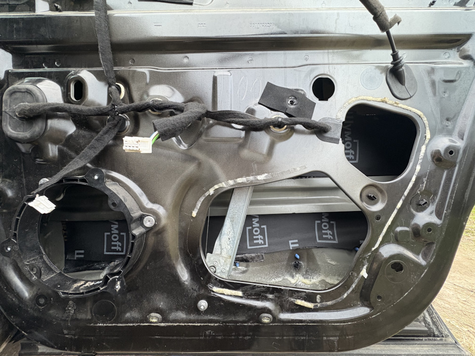 До низа не рискнул доходить, боюсь скоплений влаги — Renault Kaptur (2016)