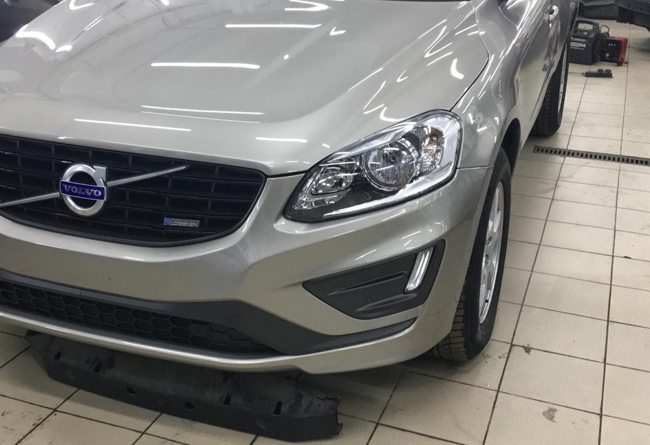 Одержал победу в борьбе с омывателем фар - Volvo XC60 (1G), 2,4 л, 2012 года сво