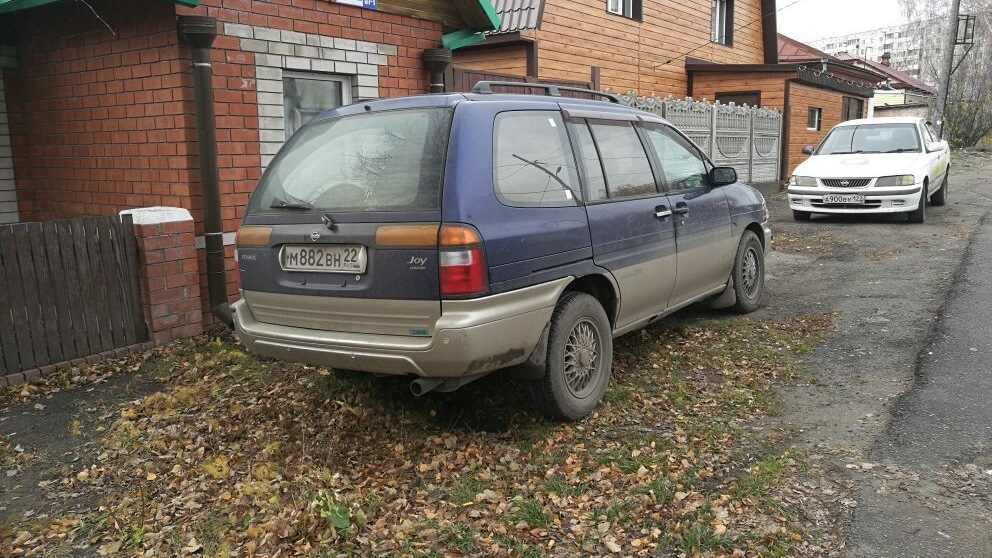 nissan prairie joy 1996