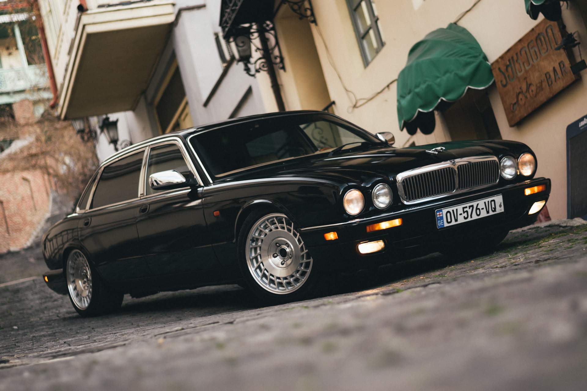 Jaguar XJ stance