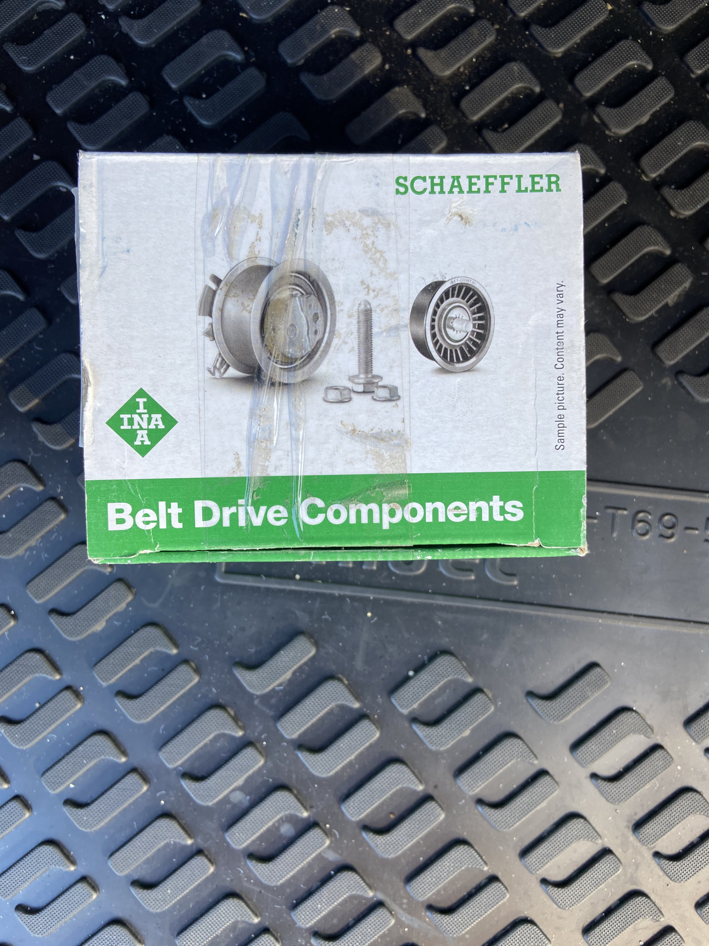 Замена вспомогательного ремня и ролика. — Renault Megane IV, 1,5 л ...