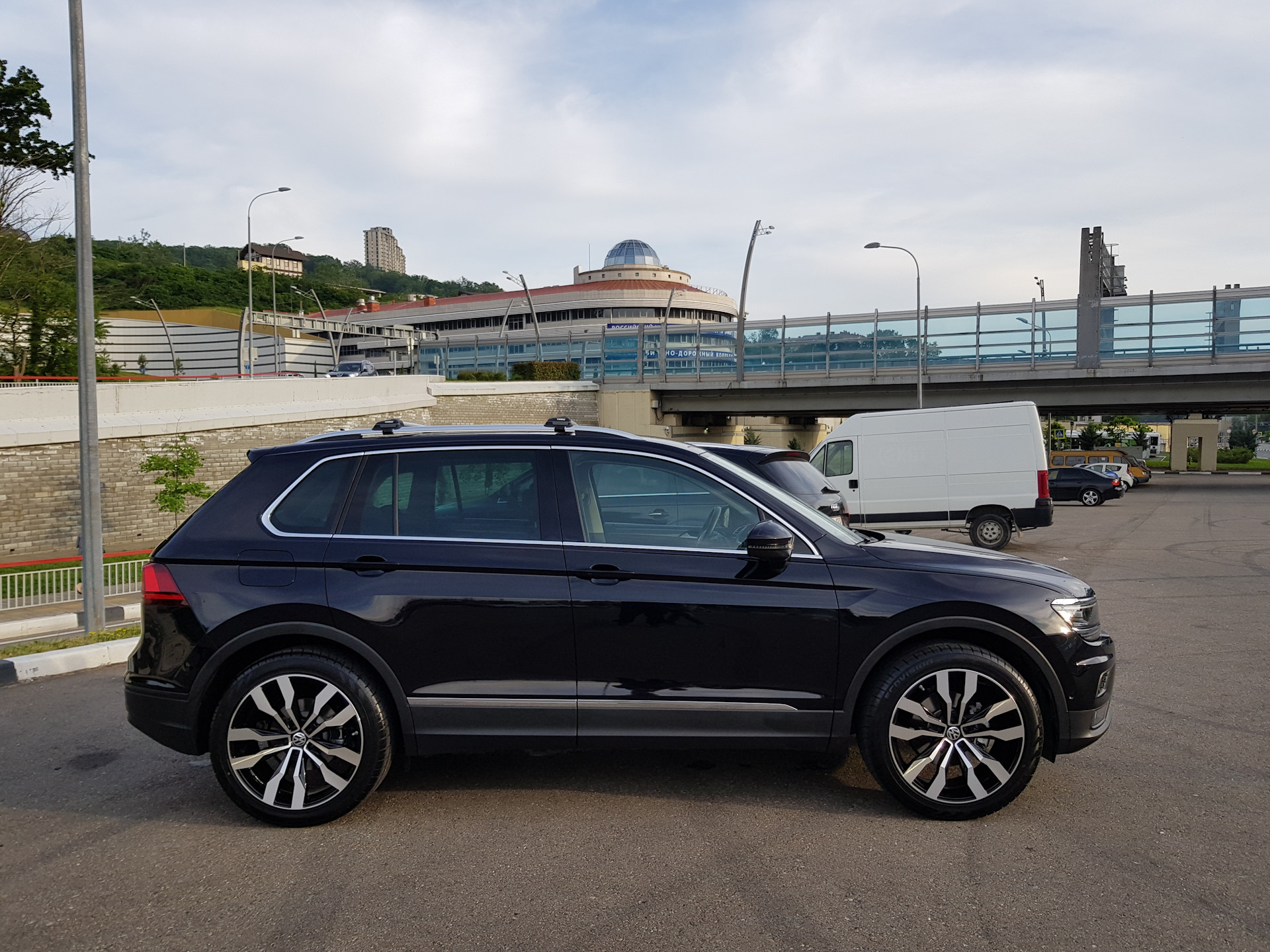 Диски r20 на Тигуан 2. Volkswagen Tiguan 2 диски. VW Tiguan 2 r20. VW Tiguan 2 20 колеса.