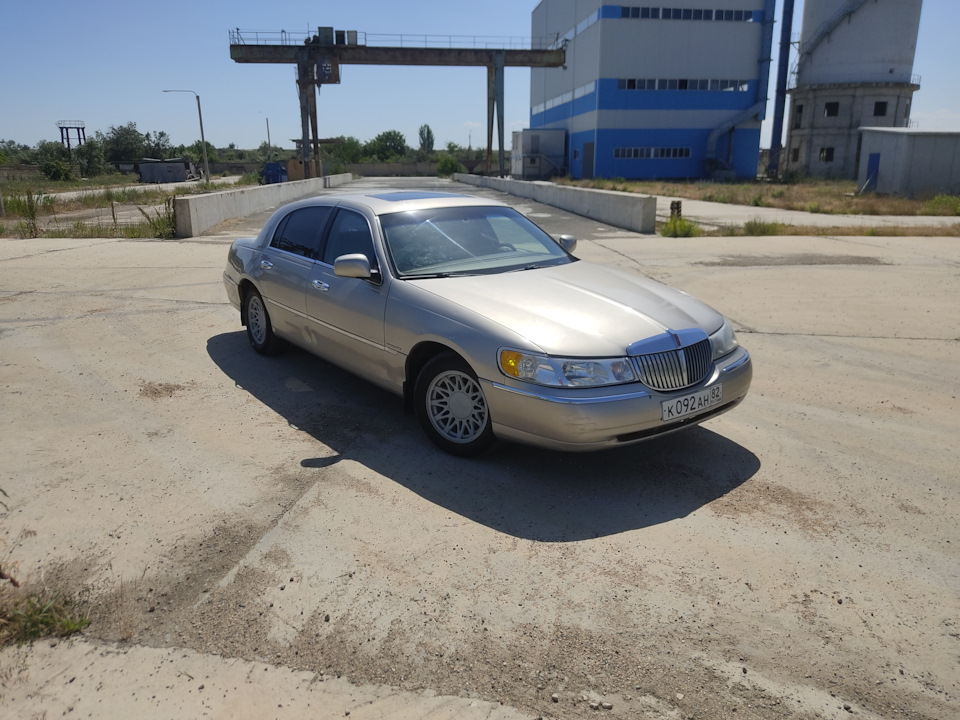 Фото в бортжурнале Lincoln Town Car III