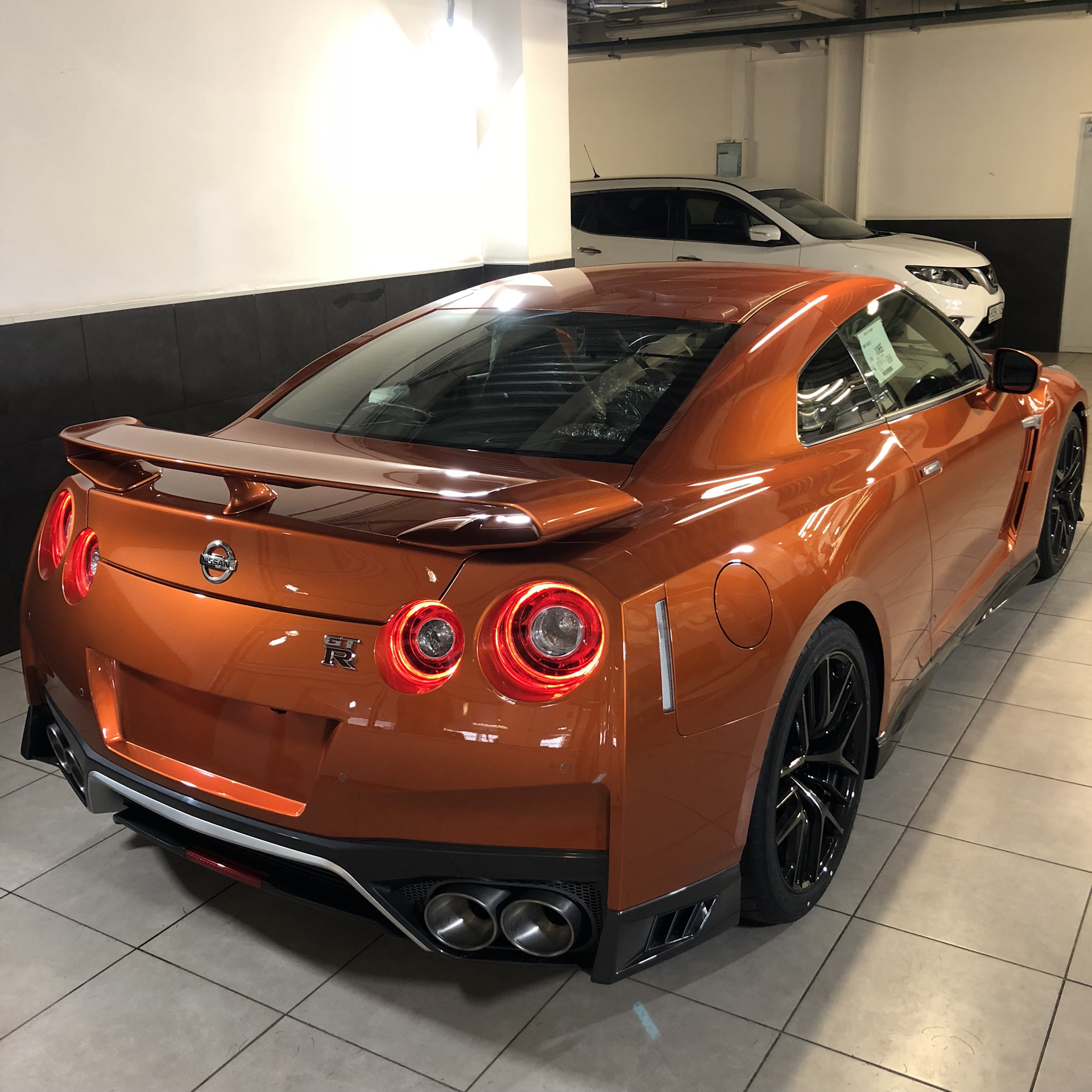 Nissan gt r r35 Black