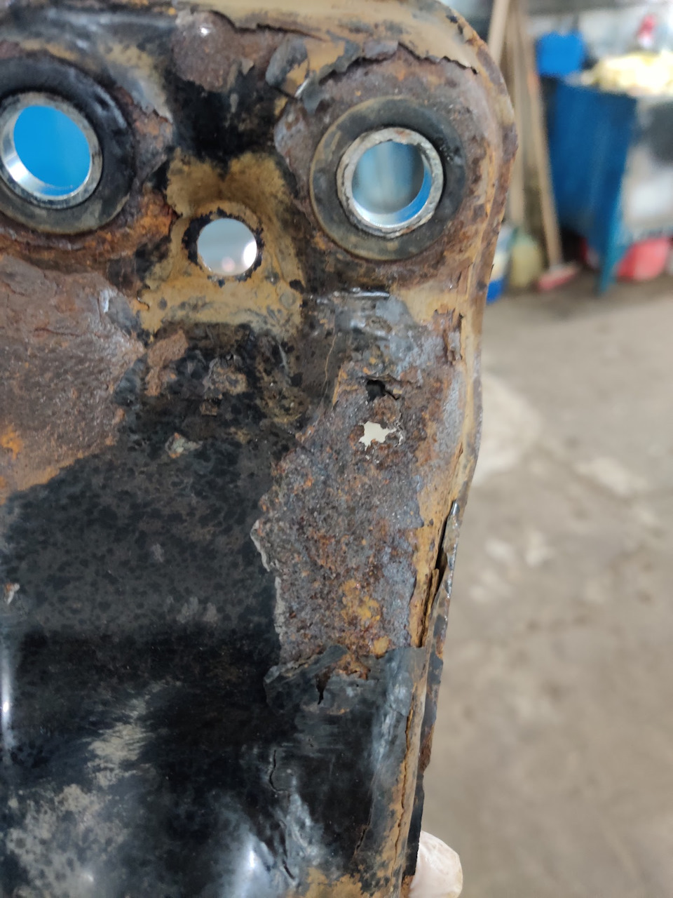 Вот таки дырки) — Volvo XC70 III