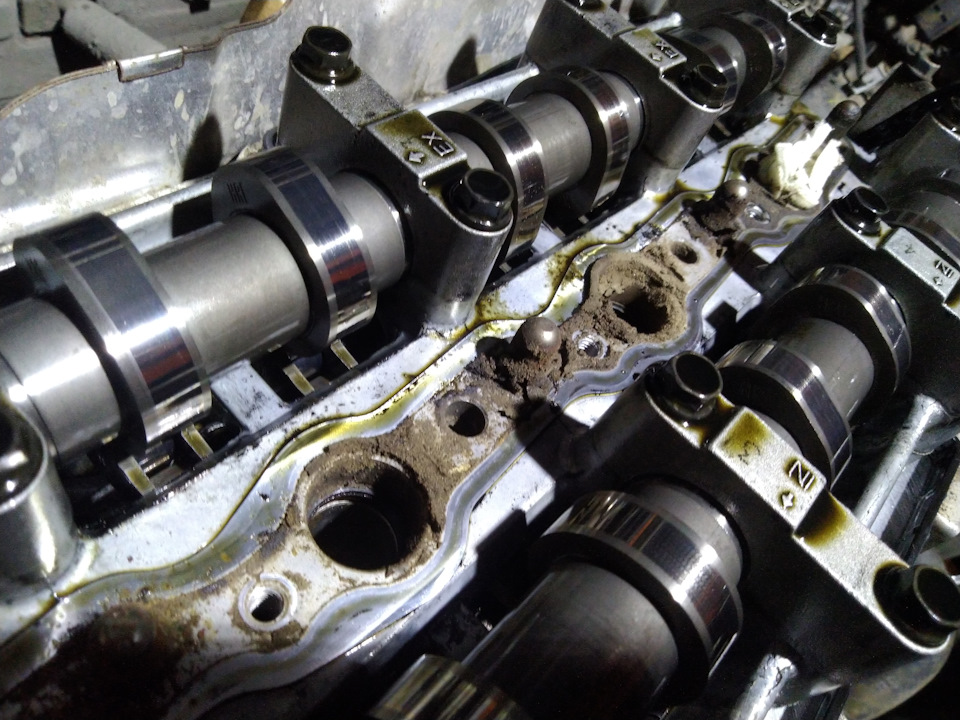 Вот эта грязь и падает. — Hyundai Santa Fe (2G)