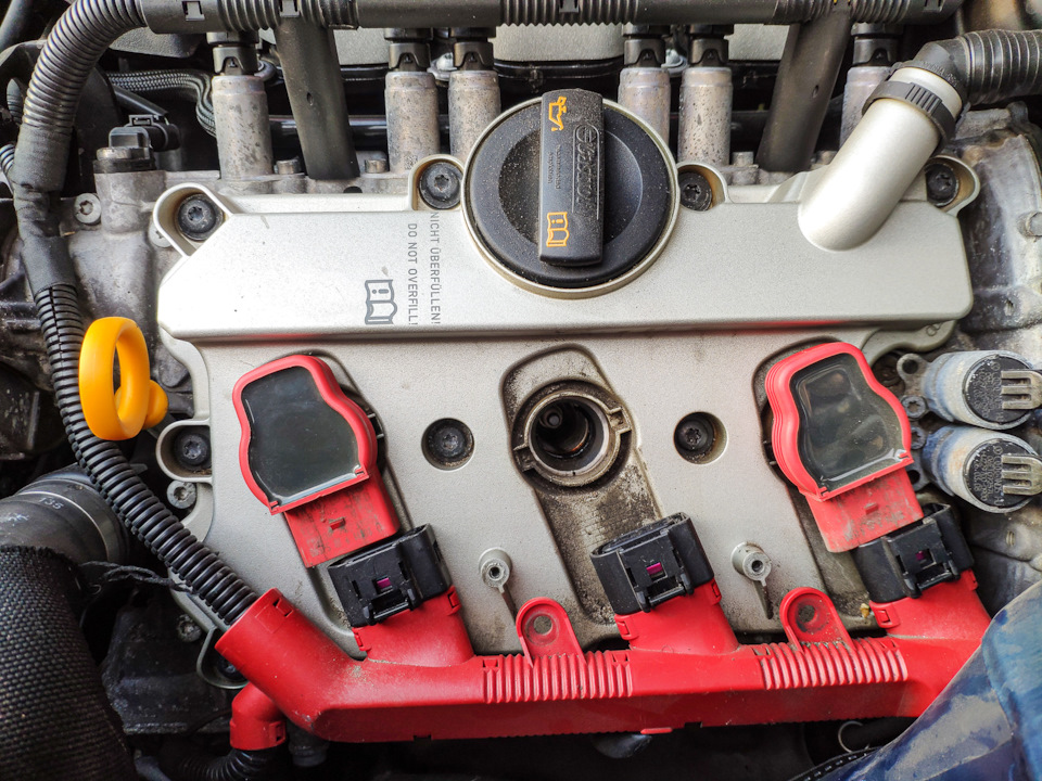 В некоторых колодцах есть немножко масла, но не критично — Audi A5 (1G)