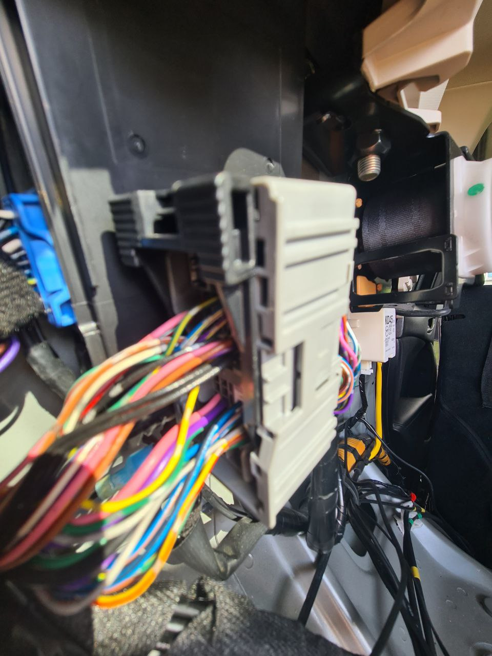 Подключение задних твитетов от Bose к штатной проводке, чистка кондея и ...