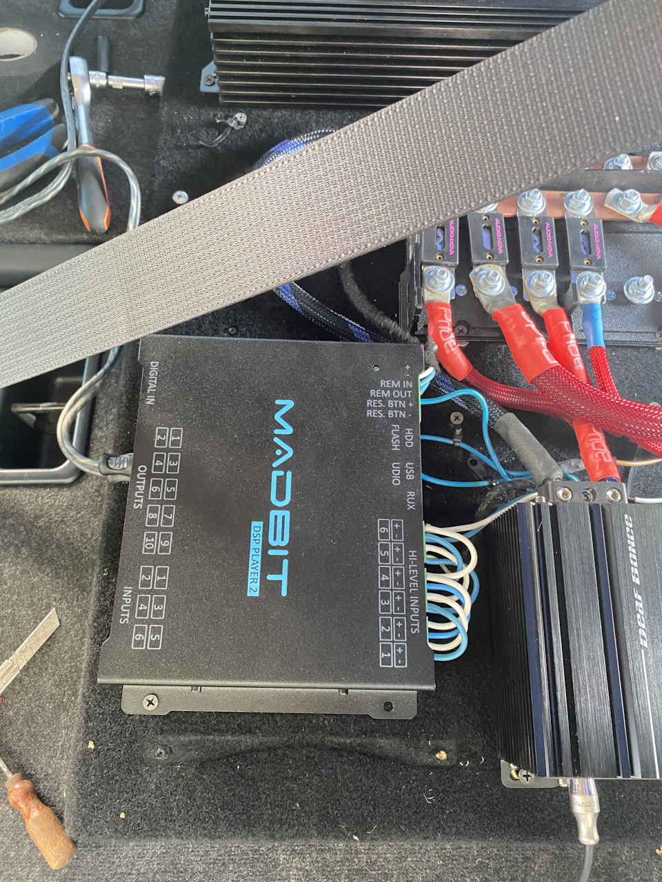 Madbit pro 3. Усилитель апокалипсис 2.1000. усилитель апокалипсис 2 2000 ватт. усилитель apocalypse 380. madbit dsp pro 3 коммутация.
