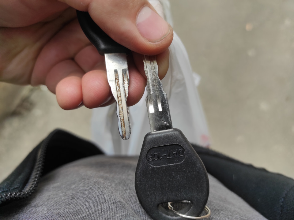 Заклинил замок зажигания и заблокировался руль — Nissan Sunny (N14), 1 ...