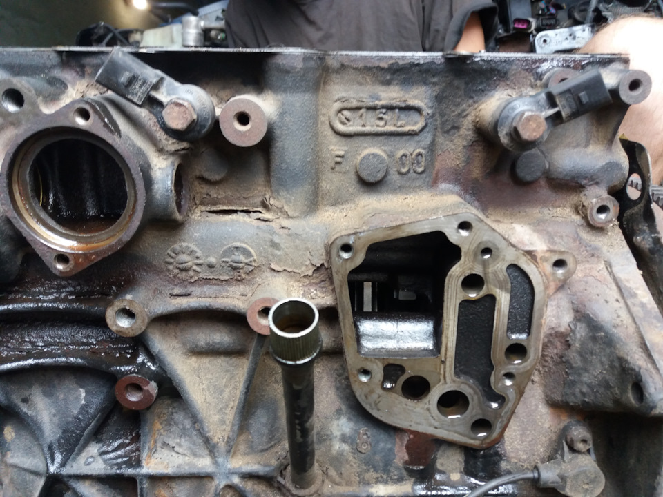 Куда крепиться этот самый кронштейн с клапаном внутри — Audi S3 (8L)