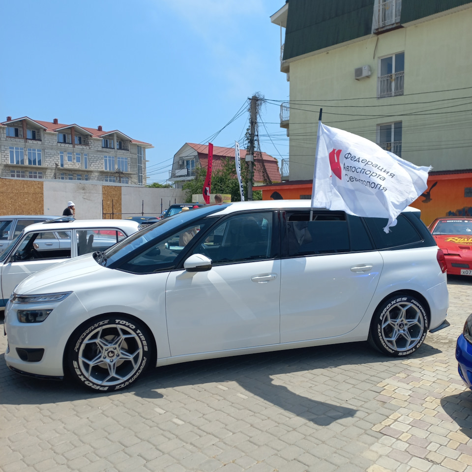 Коктебель участие в авто фестивале. — Citroen Grand C4 Picasso (2G), 1,6 л,  2014 года | автозвук | DRIVE2