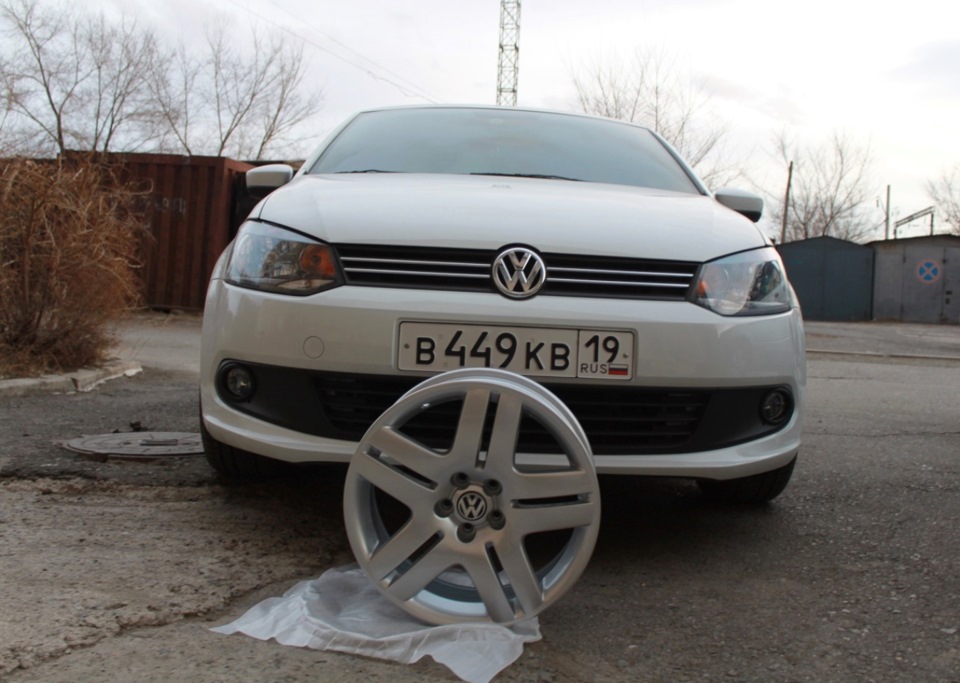 Volkswagen Polo long Beach r17