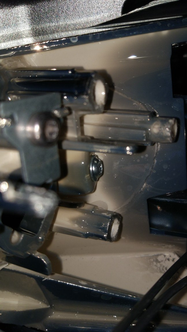 …и затягиваем тот самый саморез — Ford Mondeo IV