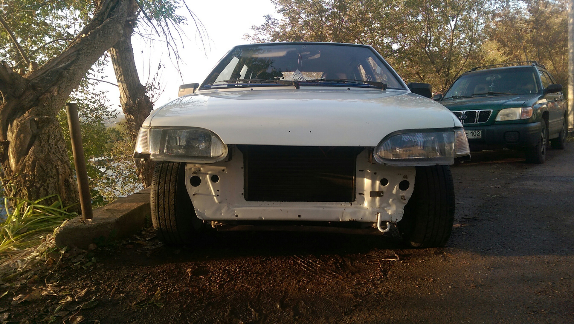 Четырка без бампера. Ваз 2114 без переднего бампера. Ваз 2115 без переднего бампера. Четырка без бампера. Ваз 2115 без бампера.