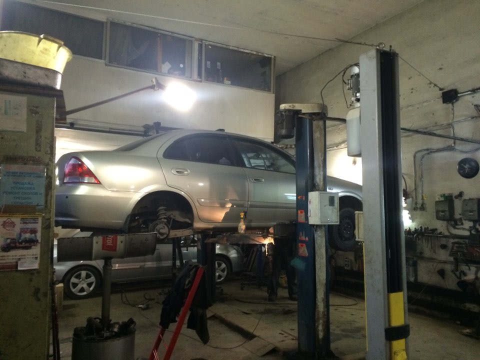 Замена передних тормозных колодок — Nissan Almera Classic (B10), 1,6 л ...