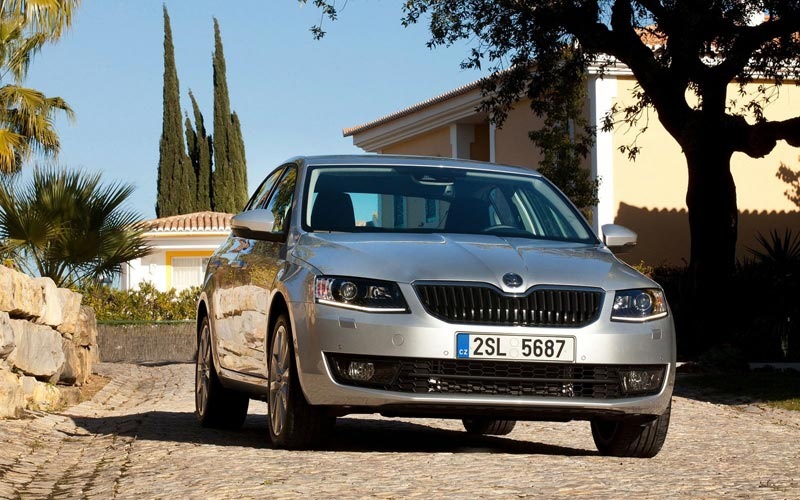 skoda octavia история модели. 6a2067cs 960. skoda octavia история модели фото. skoda octavia история модели-6a2067cs 960. картинка skoda octavia история модели. картинка 6a2067cs 960. «Шкоду» быстро полюбили в России. А за счет того, что бренд принадлежит WV, родился стереотип, что чехи выпускают тех же «немцев», только дешевле. Octavia стала настолько популярной, что некоторые комплектации на вторичке стали дороже «Суперба» и «Гольфа». Именно она превратила бренд Skoda из невзрачного брата немцев в узнаваемую компанию. skoda octavia история модели. 6a2067cs 960. skoda octavia история модели фото. skoda octavia история модели-6a2067cs 960. картинка skoda octavia история модели. картинка 6a2067cs 960. «Шкоду» быстро полюбили в России. А за счет того, что бренд принадлежит WV, родился стереотип, что чехи выпускают тех же «немцев», только дешевле. Octavia стала настолько популярной, что некоторые комплектации на вторичке стали дороже «Суперба» и «Гольфа». Именно она превратила бренд Skoda из невзрачного брата немцев в узнаваемую компанию.