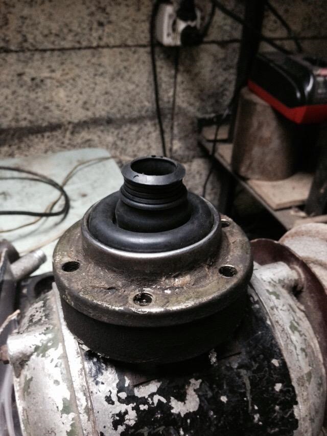 ВОССТАНОВЛЕНИЕ ШТАТНОГО ПЫЛЬНИКА РАЗДАТКИ ПЕРЕДНЕГО КАРДАНА — Jeep ...