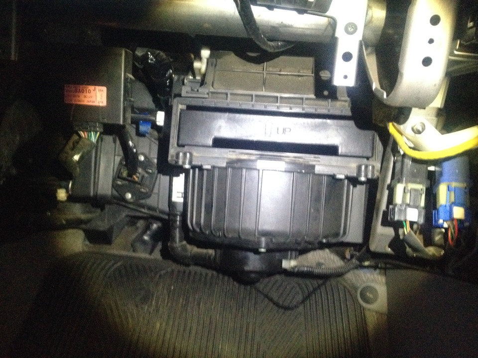 салонный фильтр пришла пора — Subaru Forester (SG), 2,5 л, 2003 года ...