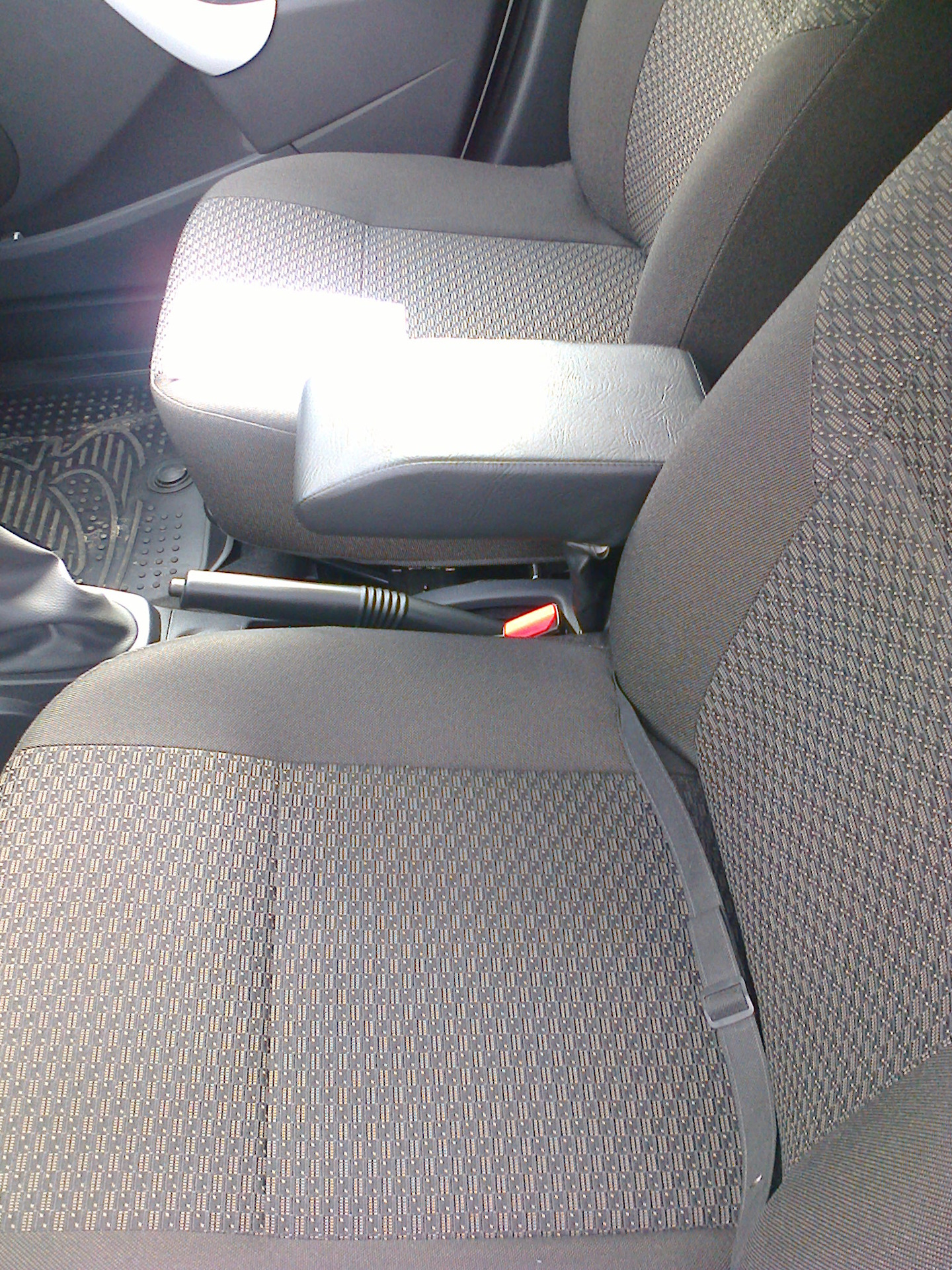 Подлокотник от Аламар. — Lada Ларгус, 1,6 л, 2014 года | другое | DRIVE2