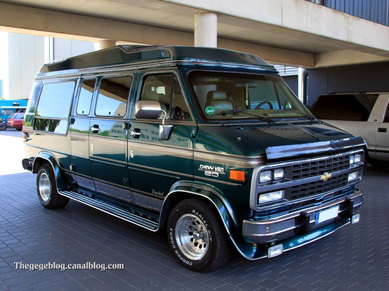 Шевроле шевивен. Шевроле Шеви Ван g20. Шевроле Шеви Ван 20. Фургоны Chevrolet chevy van. GMC van g20.