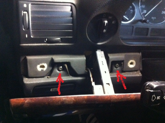 Снятие торпеды BMW e38 и замена щеток моторчика печки. — DRIVE2