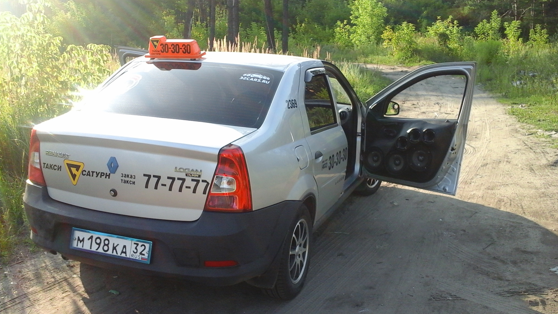 Такси сатурн. Renault Logan такси Сатурн. Шуйский Рено Логан такси.