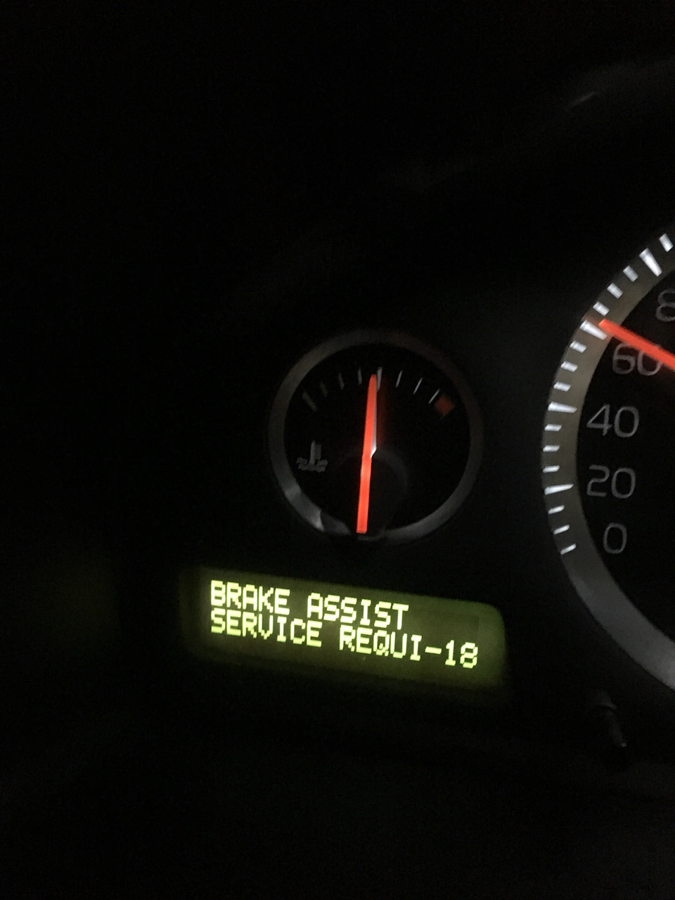 Ошибки volvo s60. Brake assist service requi-18 s60. Индикатор check engine Volvo s60 2015. Ошибка Вольво ХС 90 51-60. Time for Regular Maintenance 45 Volvo xc90.