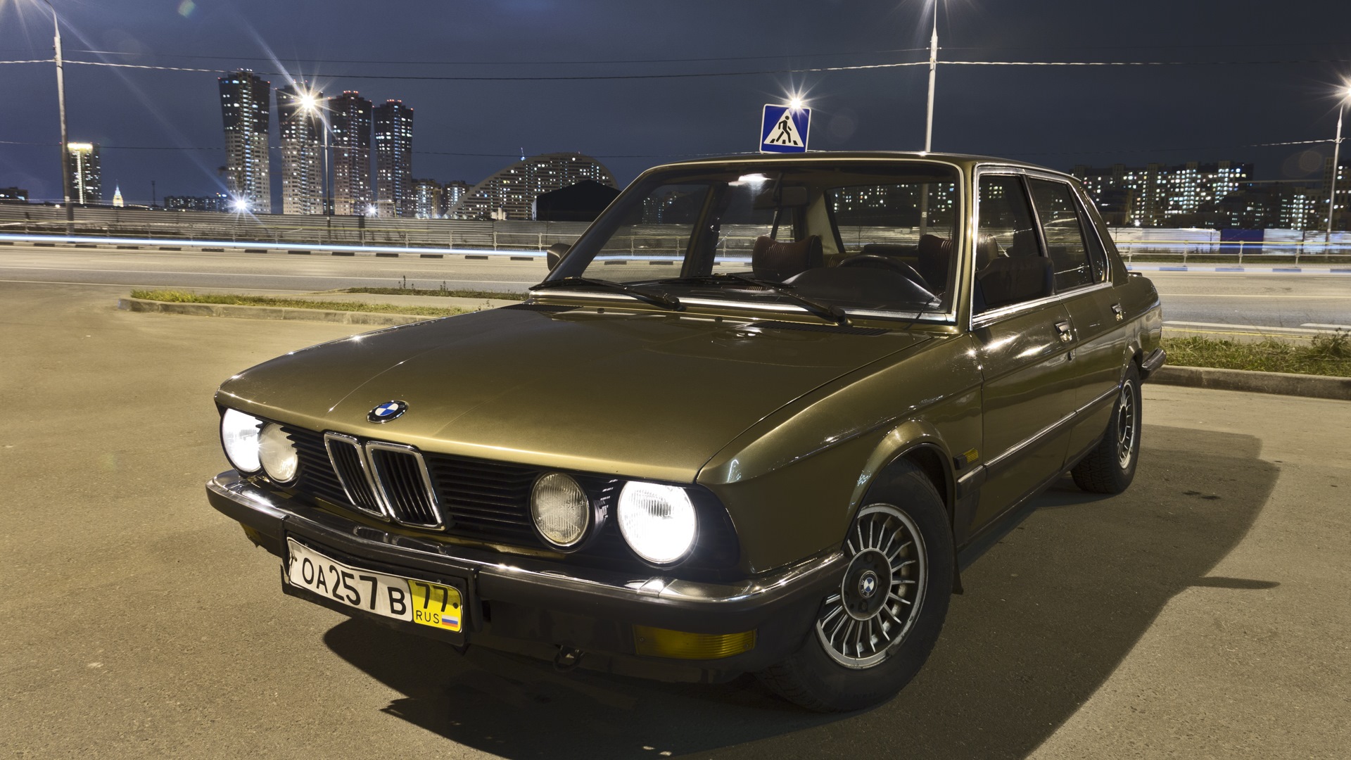 BMW e24 акула черная