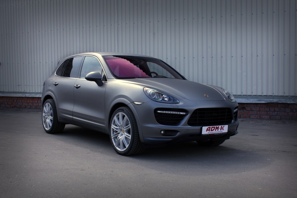 Porsche Cayenne в матовой пленке