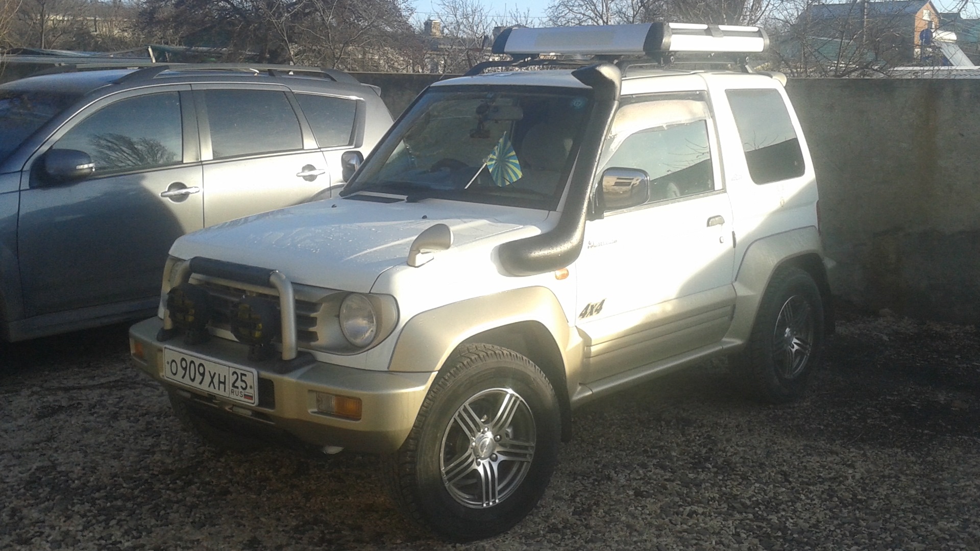 Mitsubishi Pajero Junior 1.1 бензиновый 1997 | 