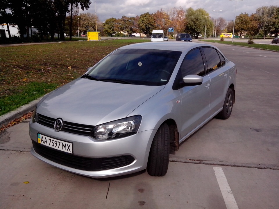 Установка дисков и новой резины — Volkswagen Polo Sedan, 1,6 л, 2013 ...