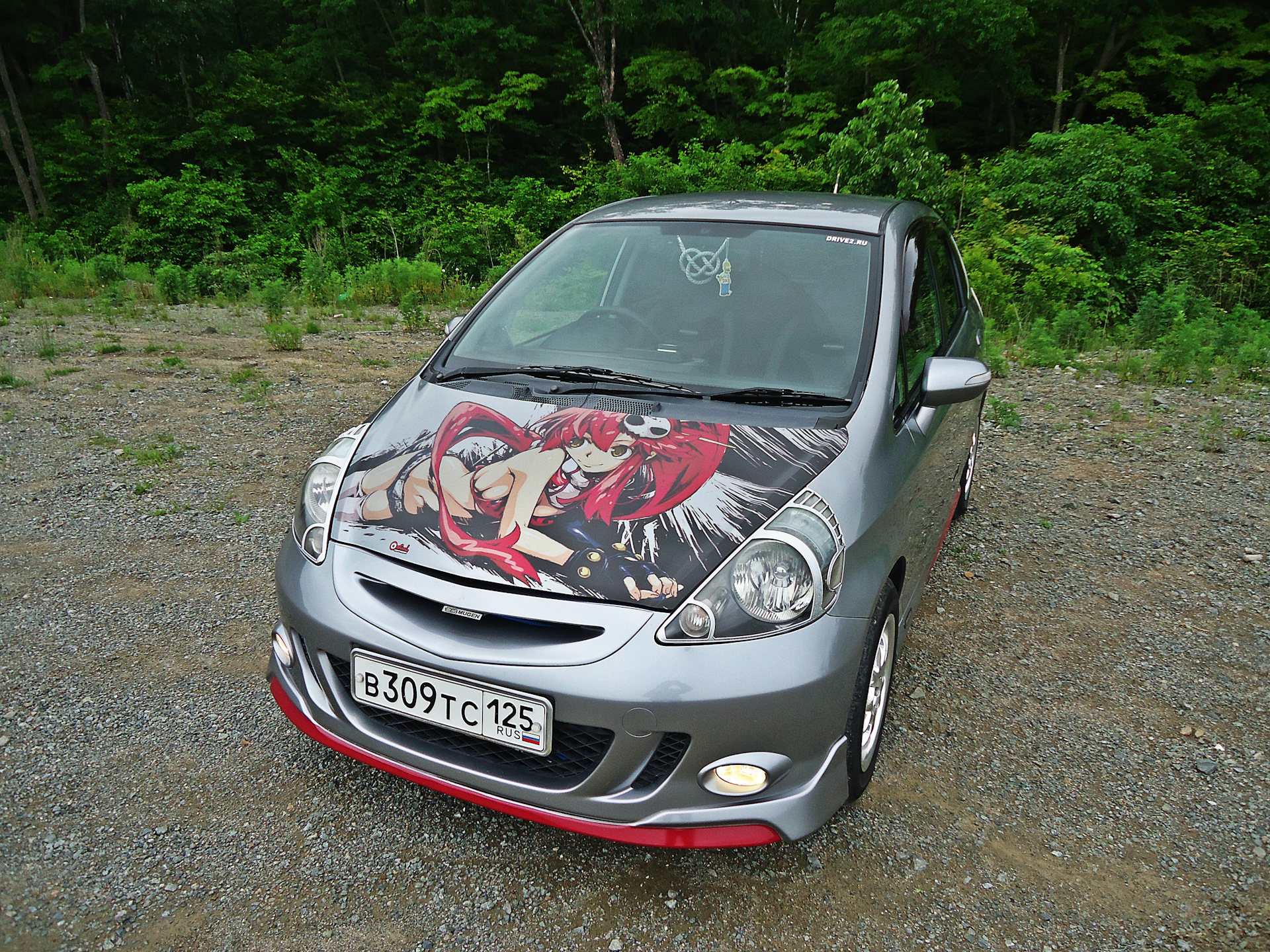 Капот honda fit. Хонда фит 1.3 2004 года. Honda Fit 2 в виниле. Honda Fit 2004 Tuning. Honda Fit Sticker.