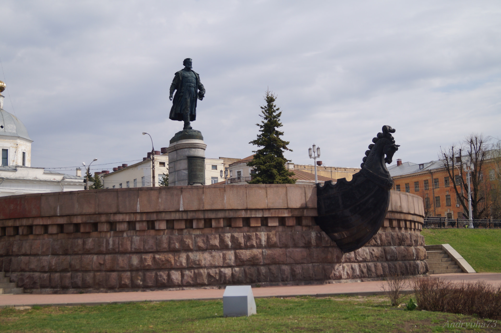 Памятник афанасию никитину в твери фото