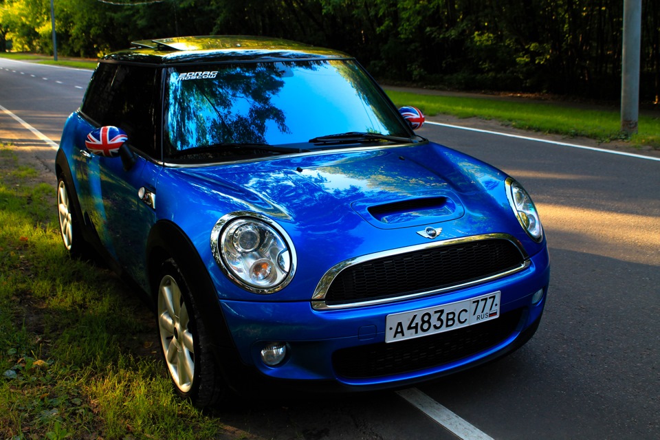 Синий мини. Mini Cooper drive2. Мини Купер о 001 ОО 161. Мини Купер синий. Мини Купер ультрамарин.