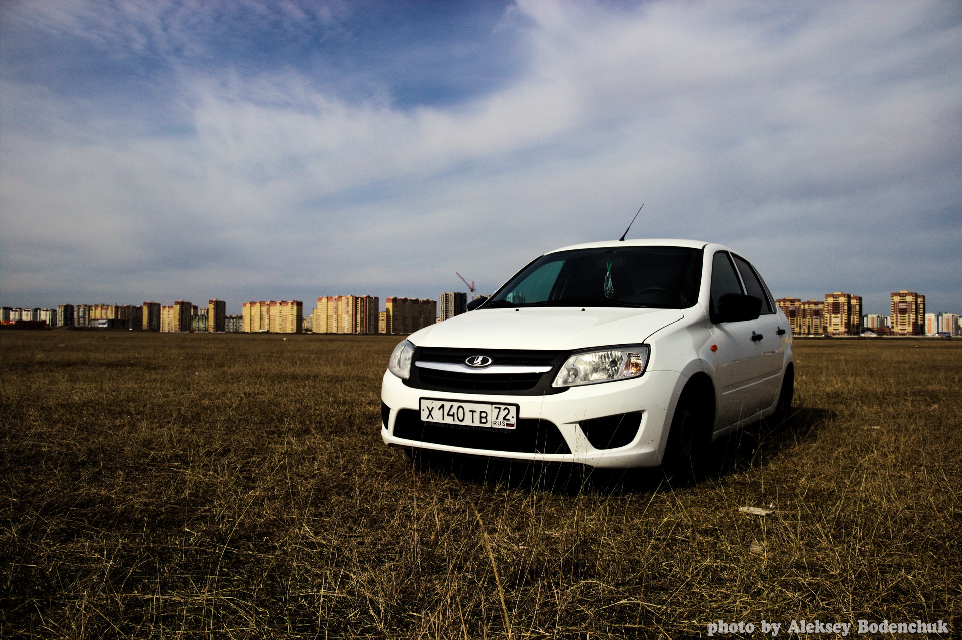 Фото белой лады гранты. Лада Гранта белая. Lada Granta белая. Машина Гранта белая. Белая Гранта 954.