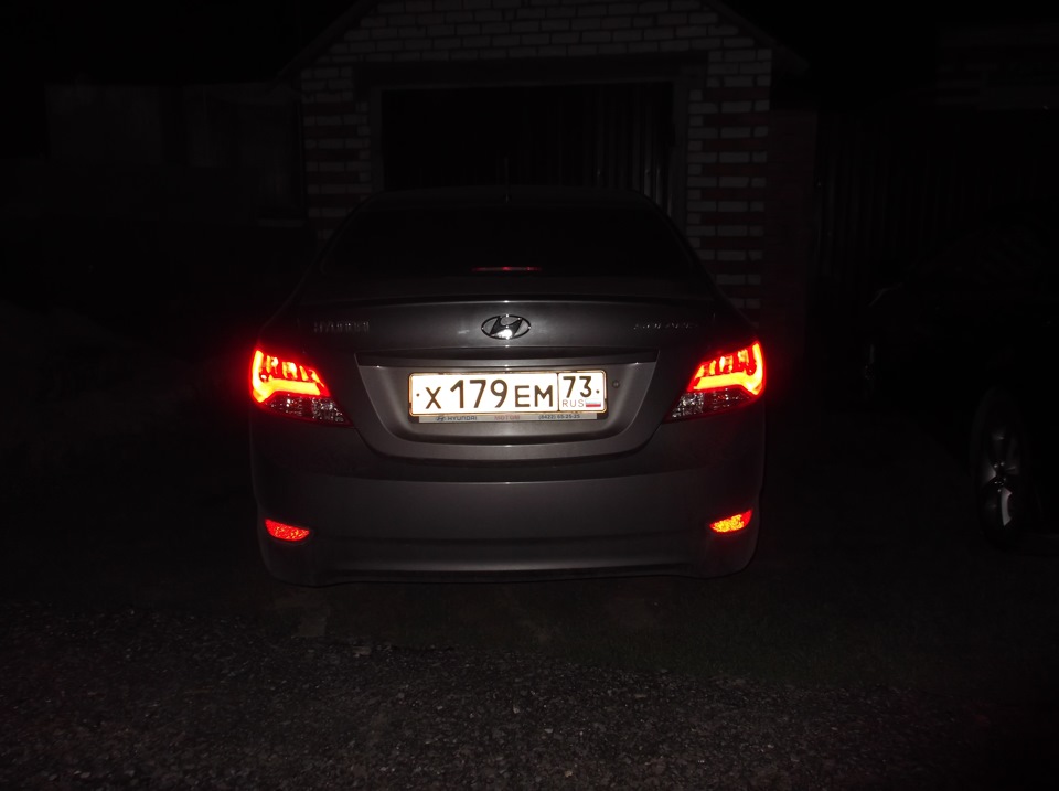 Задние фары и значок Hyundai — Hyundai Solaris (1G), 1,6 л, 2011 года ...
