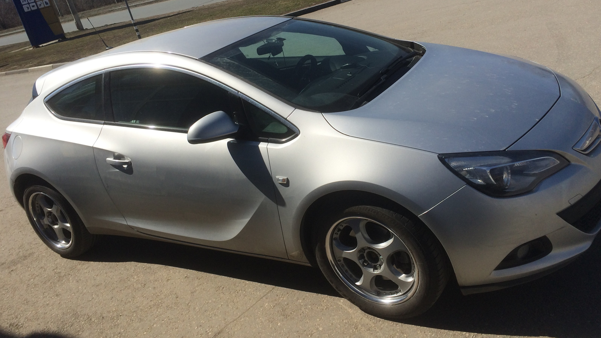 Opel Astra GTC 1 4