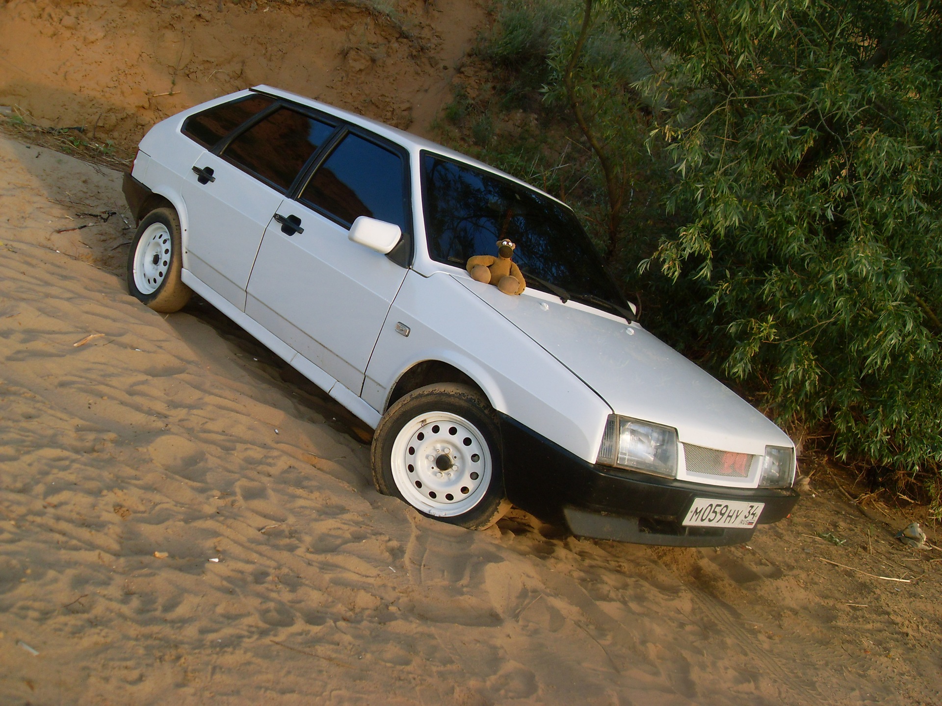 Фото белой 9. ВАЗ 2109 белая. Lada 2109 белая. Лада девятка белая ВАЗ 2109. ВАЗ 2109 вся белая.