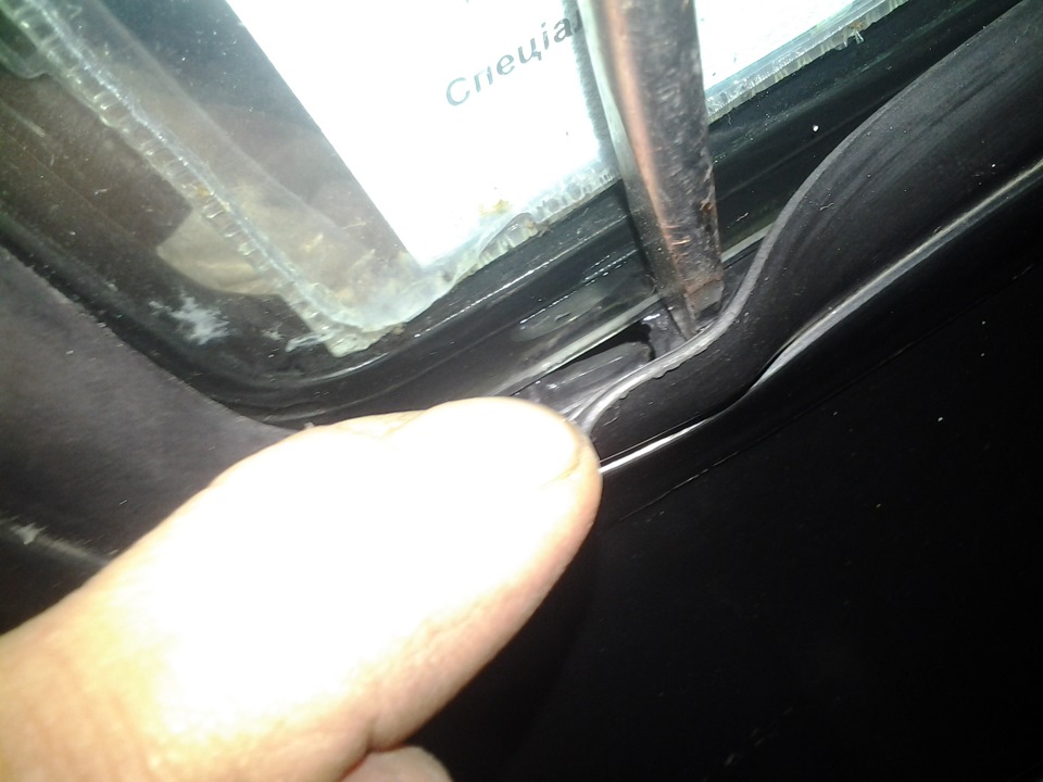 после дождя вода под ковриками