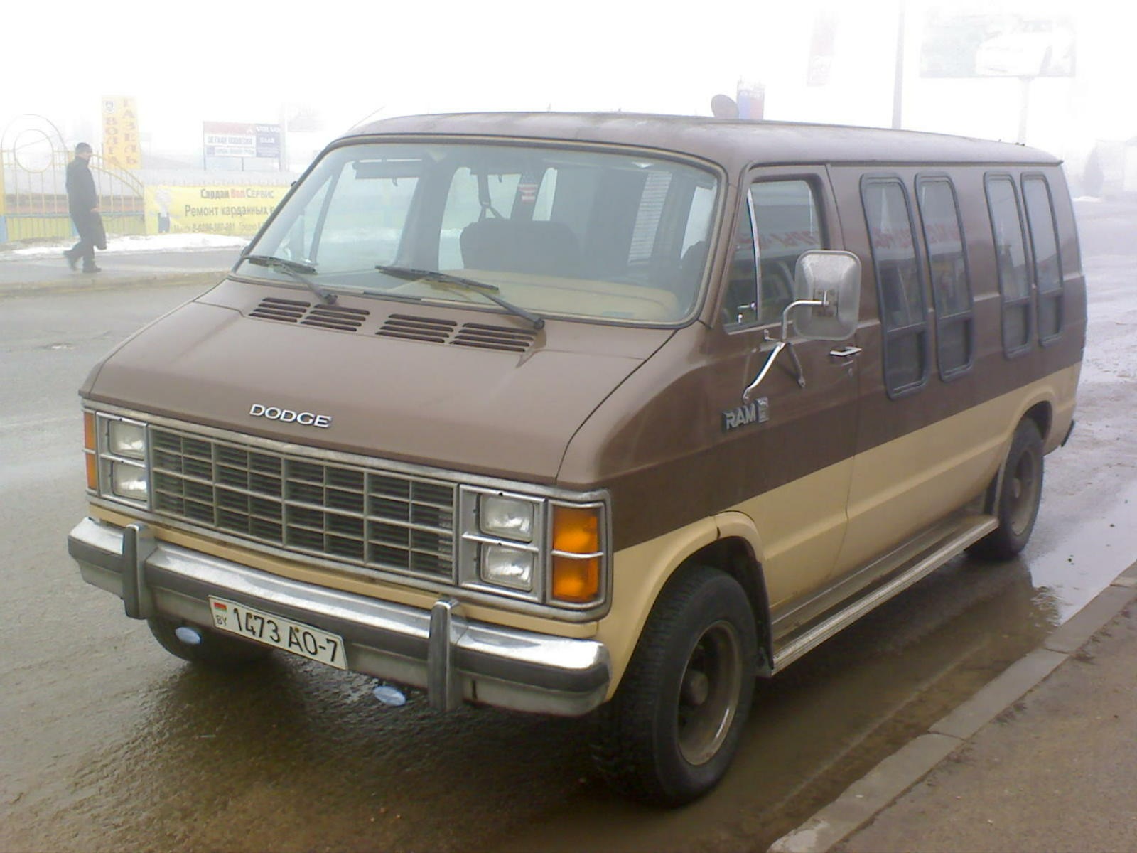 Dodge Ram van 2