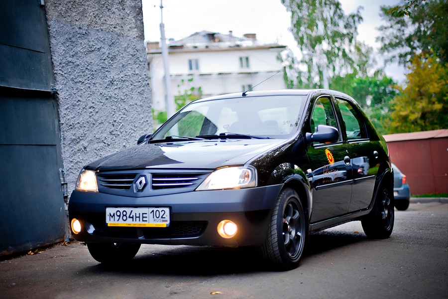 Меняю логан на. Диски на Renault Logan 2009. Рено Логан 1 колеса.