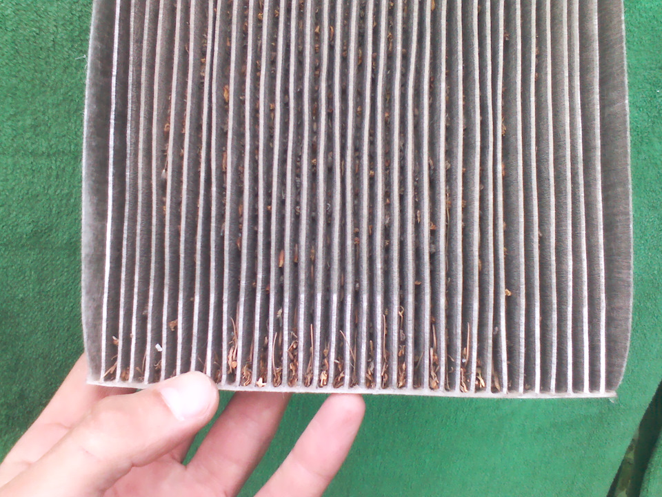 Фильтр салона лансер 9 1. 006. Air conditioner air filter. Забитый воздушный фильтр. Фильтр салона лачетти.