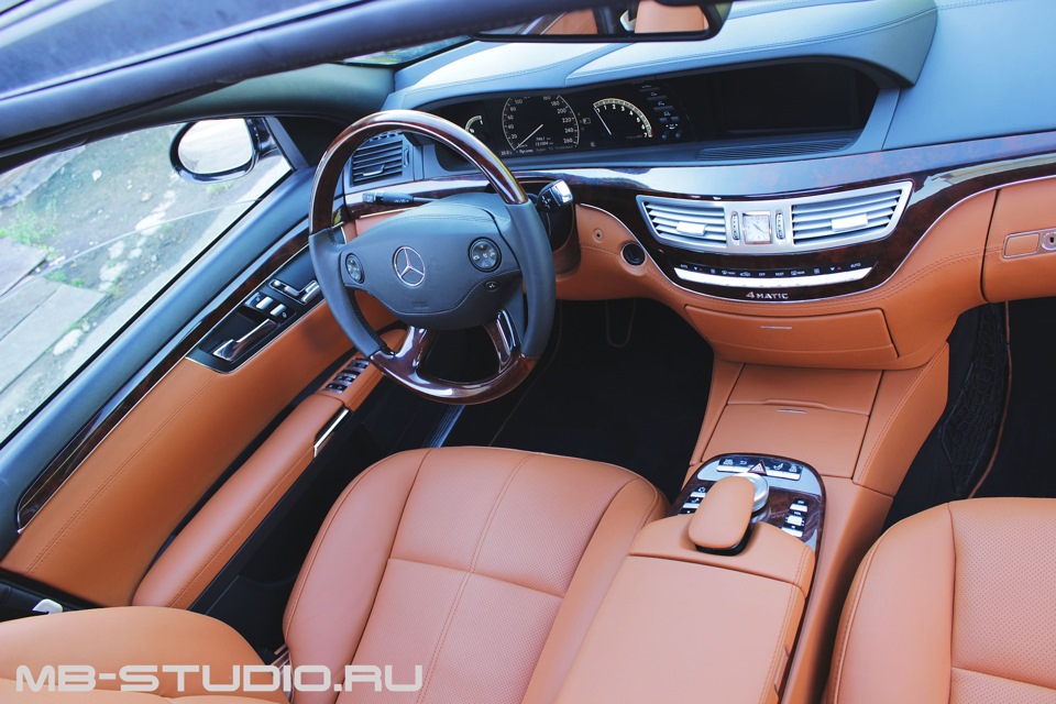 Mercedes Benz w221 Interior