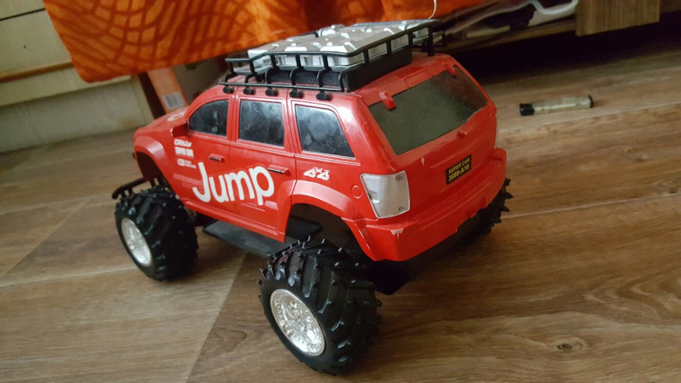 хоть и не классика типа кирпича и зедки но всё же — Jeep Grand Cherokee (WJ)