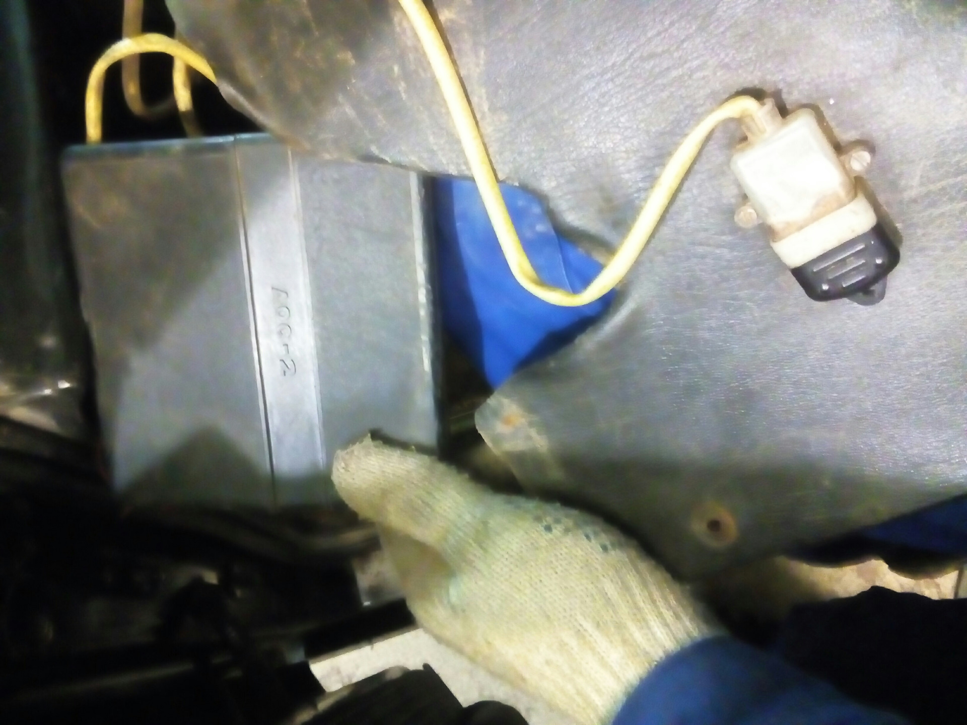 Что это…сигнализация как выяснилось — ГАЗ 24, 2,4 л, 1985 года ...