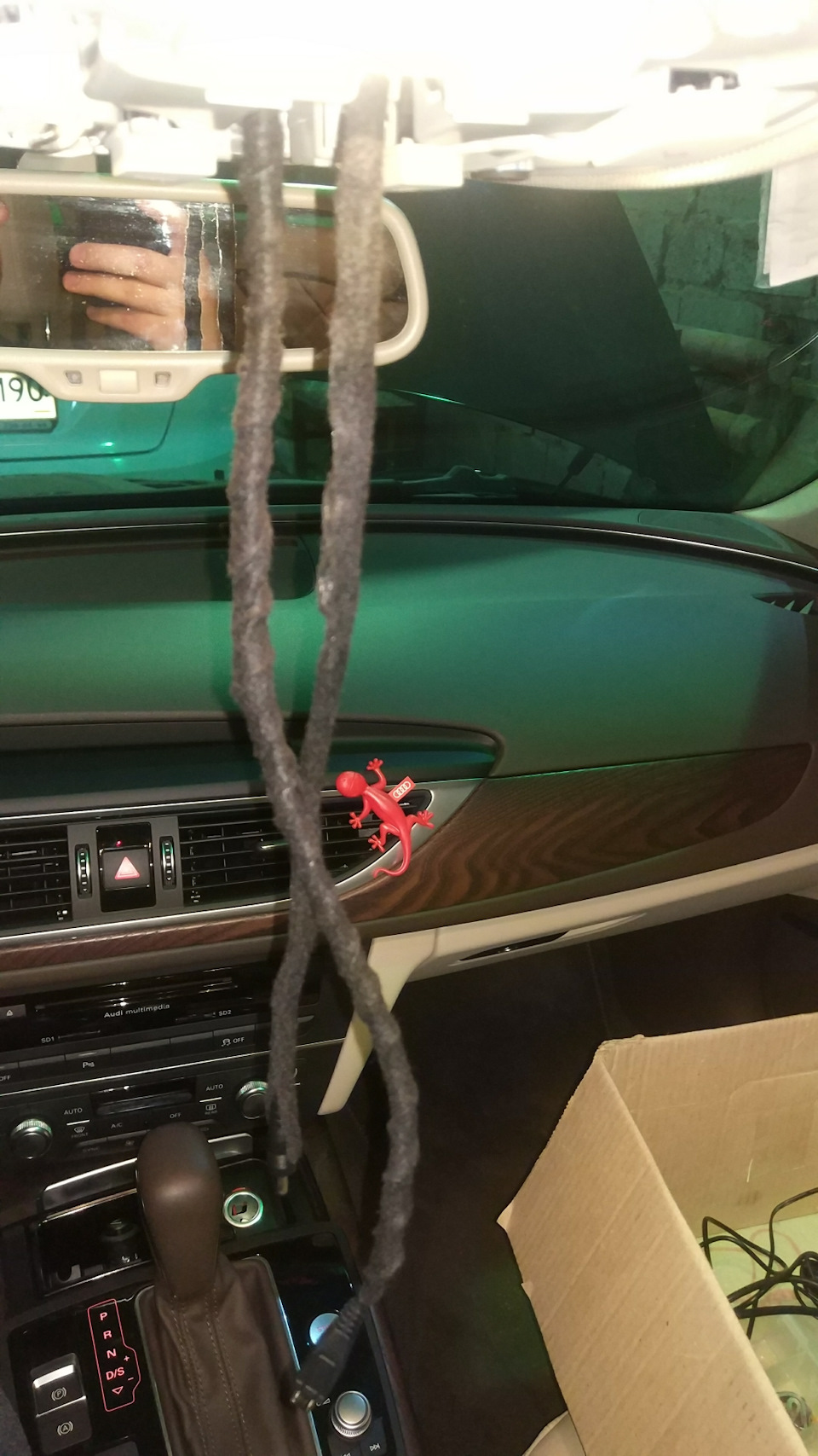 Видеорегистратор в зеркало. Часть 2 подключение. — Audi A6 (C7), 1,8 л ...