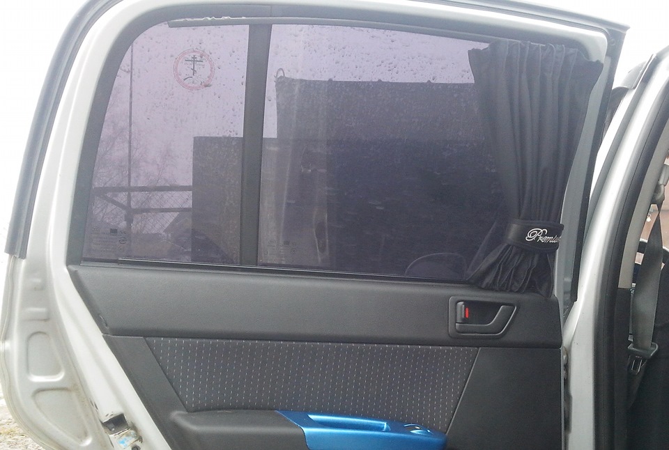 Шторки на хендай. Hyundai Getz 2010 шторки на окна. Шторки Хендай Портер 1. Автошторки Нива 2121 каркасные.